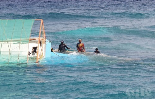 Coast Guard assists in rescuing sunk boat in Kaashidhoo lagoon