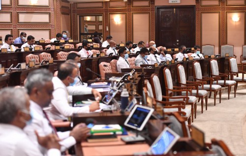Bodu hiyaanaathuge thuhumathu kurevey enmen dhaulathuge magaamuthakun vakikuran hushahalhan majileehun faaskohffi