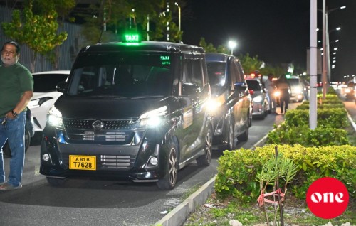 Kan'da alhaafaivaa agahvure bodu ageh baeh taxi thakun naganee