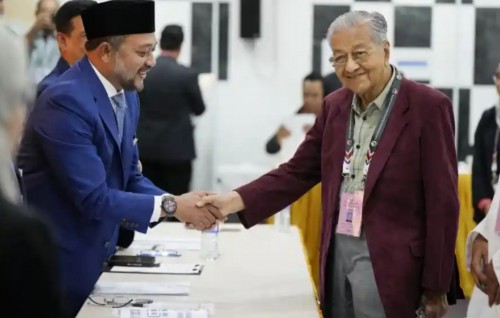 Adhuge dhuniye: Mahathir ah 100 furenee eve. Adhives dhurah vadaigathumuge visnunfulheh netheve.