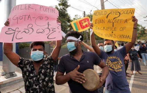 Sri Lankan cabinet resigns en masse as crisis deepens