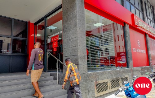 Kalhu baazaarugai dollar gane vihkumugai ulhunu 7 bidheyseen deport kuranee