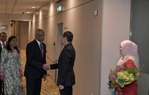President and First Lady arrive in Singapore on State Visit