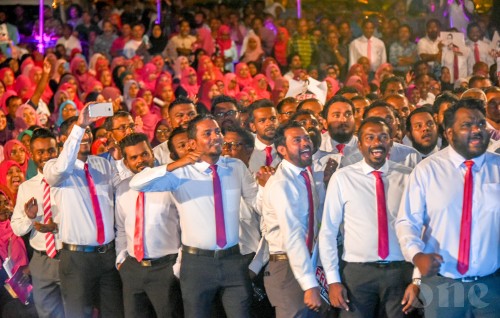 Carnival sarahahdhugai idhikolhu jalsaa baavvan huhdha dheefi
