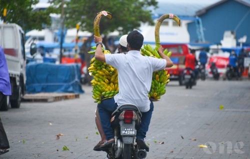 Sarukaarah 3 aharu: Kudhi viyafaari thakah bodu 3 aharu, Gonjehunthakaa ekuves minimum wage ah thaareekhee feshumeh