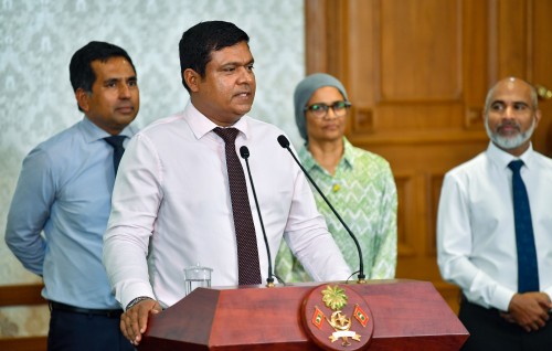 Vazeefaain vakikuri mahssala: Court inn beyrun mahssala hahllu kuree kuree sarukaarun: Minister Ameen