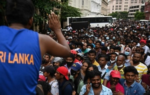 Sri Lanka president hits airport standoff in escape attempt