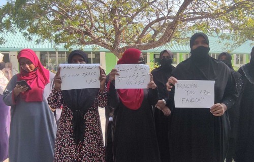 V. Atoll School ge bidheysee principal aa dhekolhah ihuthijaajeh