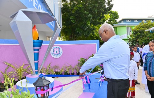 Photo: Raees, Meyna School ge alimas yoobilge handhaanee binaa hulhuhvaidhehvun
