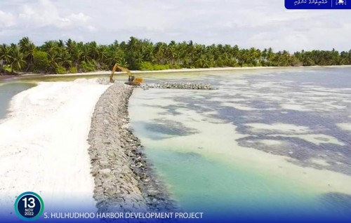 S. Hulhudhoo bandharuge revetment jehumuge massaikathuge 94 percent nimijje