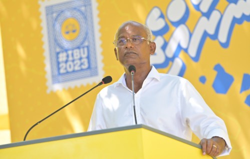 Raajjey ge mahuge agu kanda alhaanee dhivehin: Raees