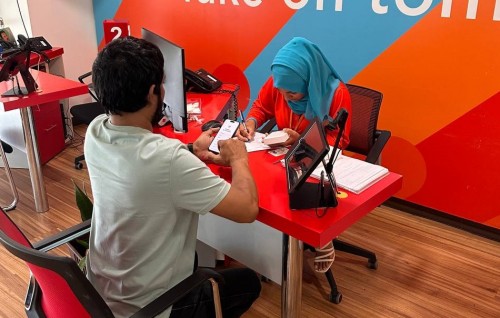 iphone 15 ah pre-order kuri Dhiraagu ge customers ah phone havaalu kuran fashaifi