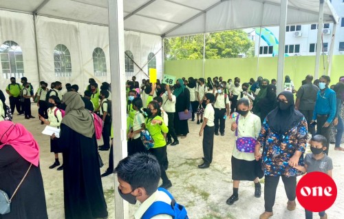 School thakugai dhulhaheyo hashiheyo dhuvahuge gothugai dhuvaheh faahaga kuran ninmaifi