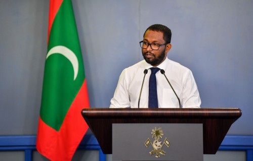 Addu aai kulhudhuffushi gai Aasandhaige desk eh gaaimu koffi