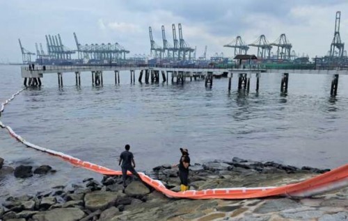 Singapore says freshwater not affected by oil spill