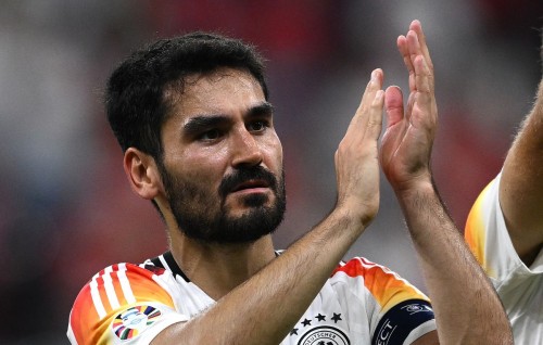 Gundogan gaumee team in retire koffi, Barca ves dhookollumuge visnumeh!