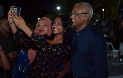 Raees ge dhekanbalun Addu City ge rayyithun ah dhevvi maahefun