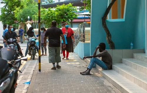 Magumathivaa meehunnah gulhifalhu gai vaguthee hiyaavahi kameh gaaimu kuranee