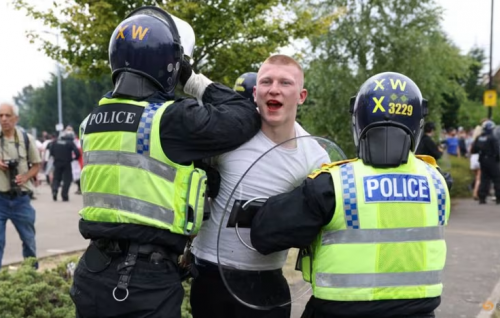Riot suspects in court as UK govt readies 6,000 police