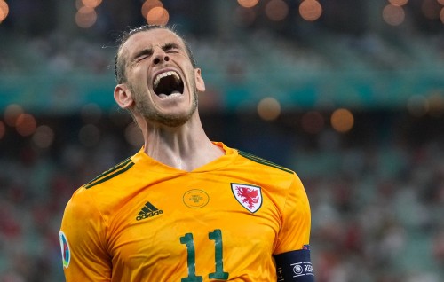Wales in Turkey balikoffi, penalty naakaamiyaabu kolli namaves ''Hero'' akee Bale