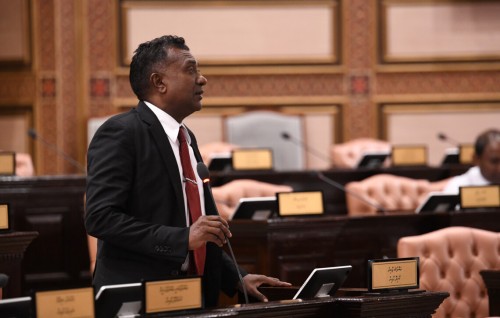 Aharemennakee vakarugey kudheen, ehen dheen thakuge meehunah Raahjje ais namaadhukoh ulheven vaane: Jaabiru