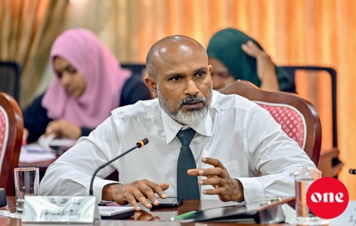 Saneef, majlis raees ah: Hudhumuhuthaarukoh majlis hingumug ebaareh noannaane