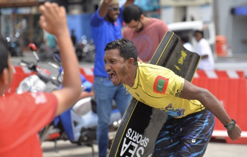 Visit Maldives pro: Kuda Ayya quarter ah, thaareehee natheejaa eh!