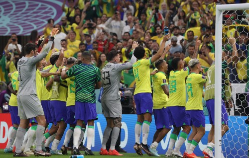 Photo: Qatar World Cup 2022: Brazil aai Serbia bahdhalu kuri match