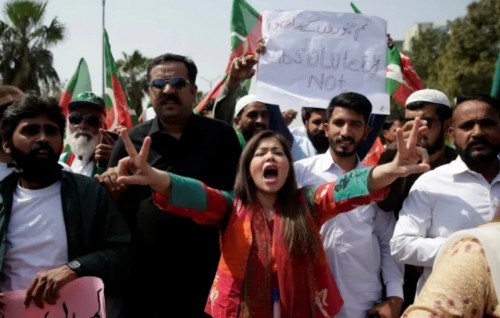 Adhuge dhuniye: Imran Khan ge ninmevumuge sababun Pakistan gaanoonee mahssalathakehgge thereah!