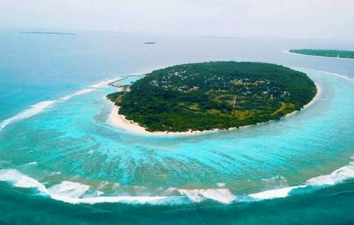 Elderly found dead on Vaikaradhoo beach