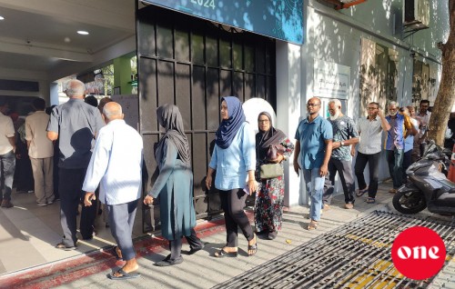 7 nujahanees Vote ah queue hadhan fashaifi