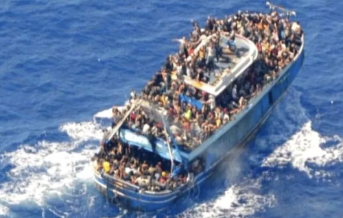 Greece kairin  bandunjahaali boat ge vathugai 100 ahvvure gina kudakudhin!