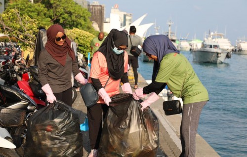 BML muvazzafun Male' aai Addu saafu kohfi