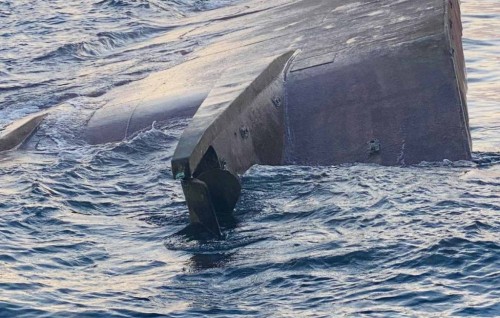 Landing craft traveling from Male' to Maabinhuraa capsizes, sinks