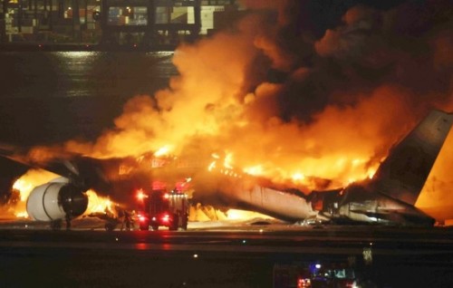 Japan Airlines ge flight in meehun huskurumugai crew in ge masakkathah enmenge thaureefu!