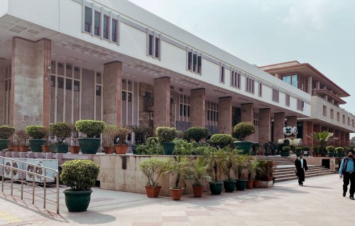 Lucky Exports in dhivehi sarukaaraa dhekolhah New Delhi High Court ah arbitration mahsalaeh hushahalhaifi