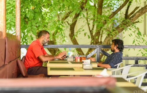 Cafés and restaurants ordered to stop serving