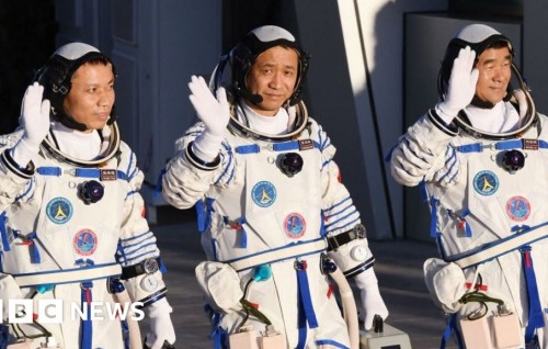 China in jahvvah furaa emme lha Astronaut dhathuru fashaifi