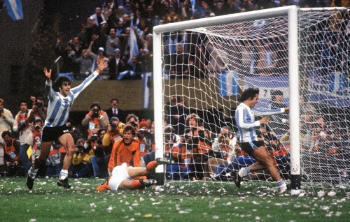 Thaareehee vaadhaveri kameh: Argentina penalty beynumeh noon, van Gaal nukunnanee badhaleh saabithukohdheyn!