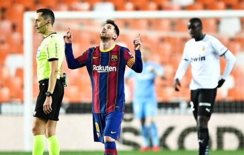 Messi ge jaadhulaa eku Barca enburi race ah