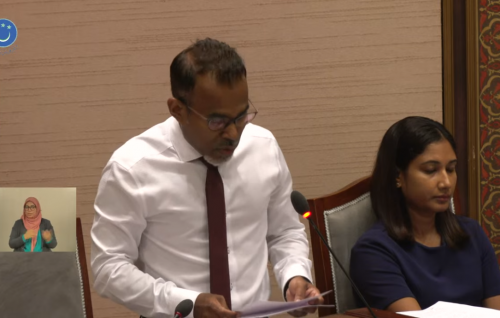 Majilis Raees aai 13 menbarunge hithah fenna gothakee gaanoonugai bunaa sababeh noon: Rifath