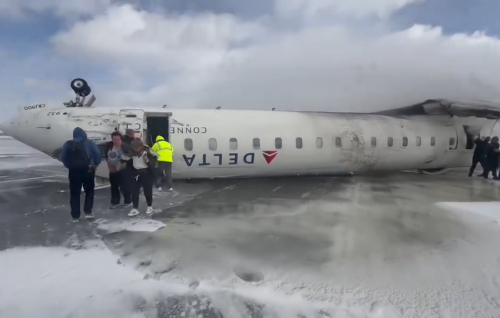 Delta airlines ge flight eh gai runway gai jehssi vaguthu furolhijje