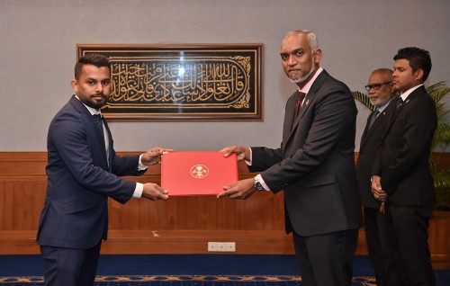 MNU ge chancellor akah Shaugee, Immigration controller akah Sham'aan