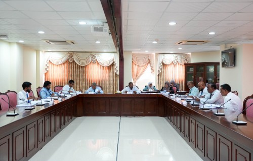 Finance inn edhigen dhaulathuge haradhaai aamdhanee aai dharaneege maulomaathu committee inn sirru koffi
