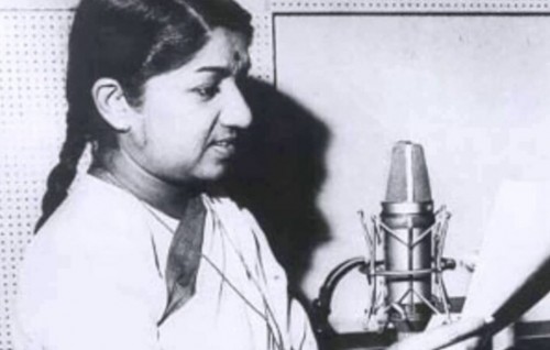 Lata: Eki gaumiyyathaai eki dheenthakaai eki sagaafathuge meehun ehggalakah eruvi ran aduge veriyaa