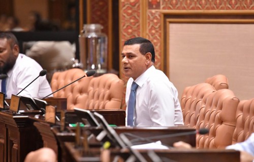 Nasheed vakikuran soikuree hahddhun nehtti Majilis thalhualhuvaa hisaabah dhiumun: Siyam