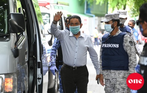 Yameen gey bandhah badhalu kuran adhi nuninman, mashvaraa kurevemun dhanee: Corrections