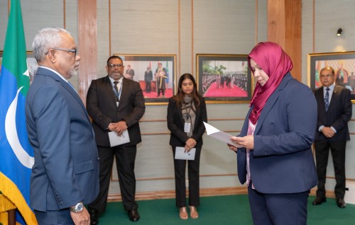 Majilis ge Ameen aamaai Counsel General, Sergeant at Arms, ahudhuge liumugai soi kuravvaifi