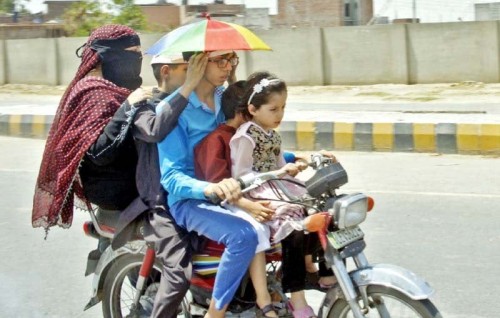 Hoonu gadhave Delhi ge school thah bandhu kohfi