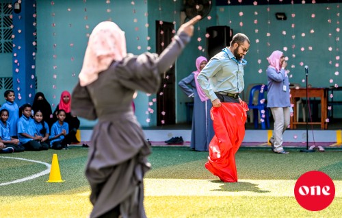 Teacher in ge dhuvas faahaga kuran beleniverin ge athun faisaa nunagan angaifi